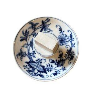 Antique Meissen Blue and white Onion Match Striker